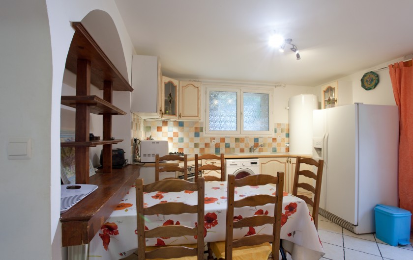 Location de vacances - Appartement à Saint-Marcel-lès-Sauzet - Pièce à vivre dont coin cuisine Primevère
