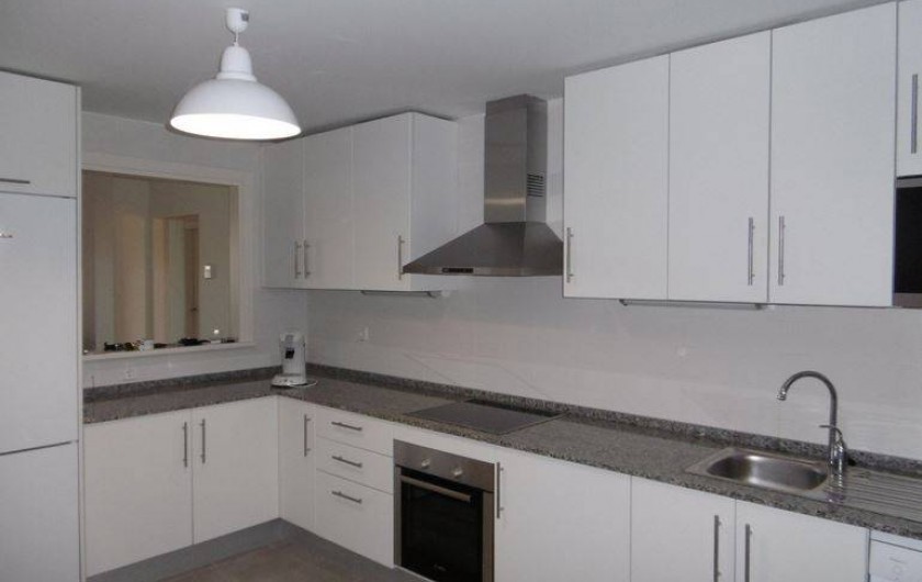 Location de vacances - Appartement à Marina de Casares - L'appartement comprend une cuisine équipée (four, micro-ondes, lave-vaisselle)