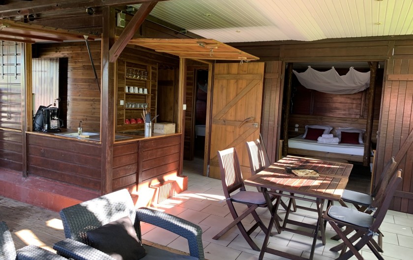 Location de vacances - Bungalow - Mobilhome à Deshaies - Terrasse et cuisine extérieure