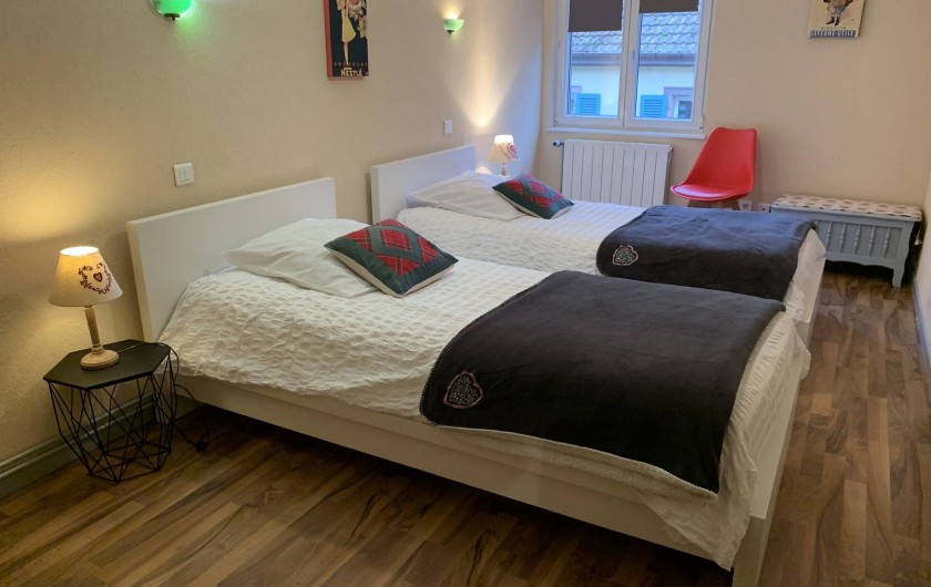Location de vacances - Appartement à Eguisheim - la deuxième chambre avec 2 lits pour 1 personne