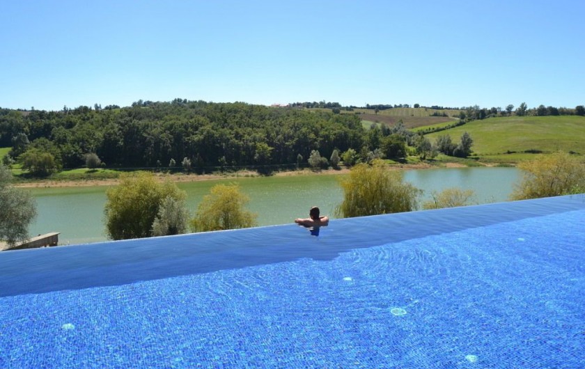 Location de vacances - Maison - Villa à Carla-Bayle - La piscine commune avec vue sur le lac