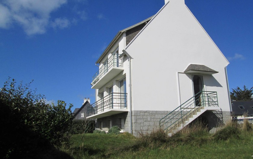 Location de vacances - Villa à Trébeurden - pignon sud est, façade sud ouest.