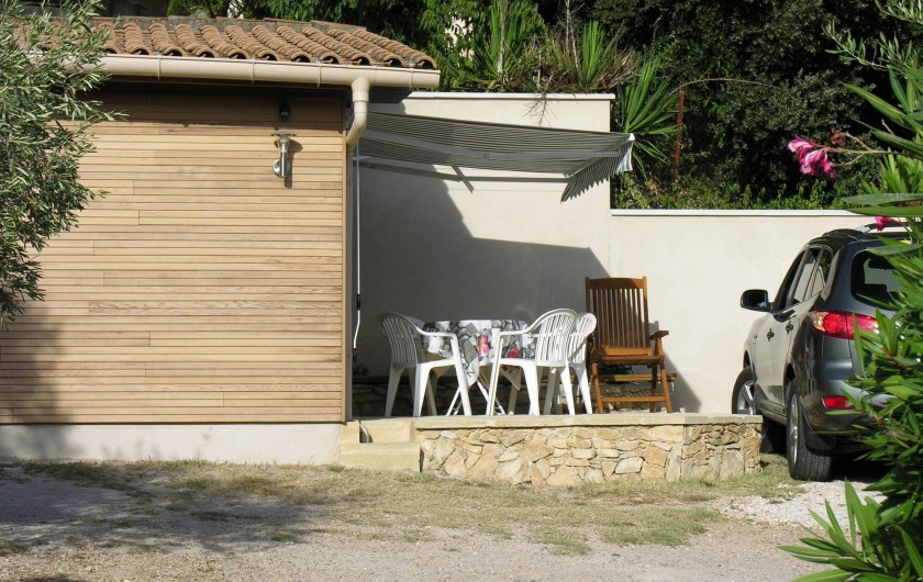 Location de vacances - Chalet à Vergèze - terrasse 12m2 sud/ouest, table+ mobilier de jardin, emplacement voiture
