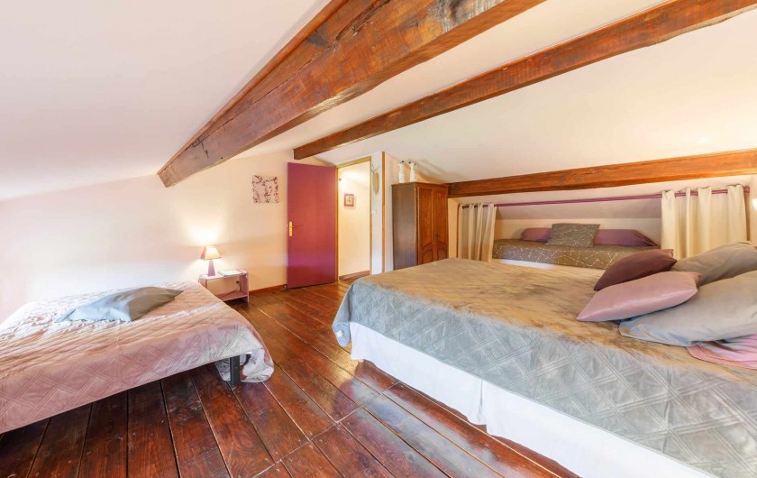 Location de vacances - Chambre d'hôtes à Vernet-la-Varenne - chambre à l'étage