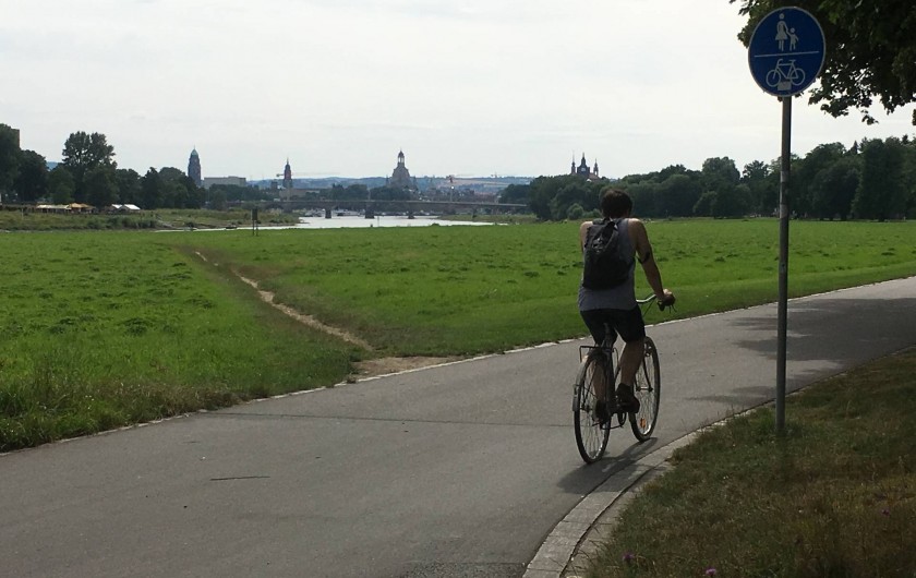 Location de vacances - Appartement à Dresde - Piste cyclable au bord de l'Elbe