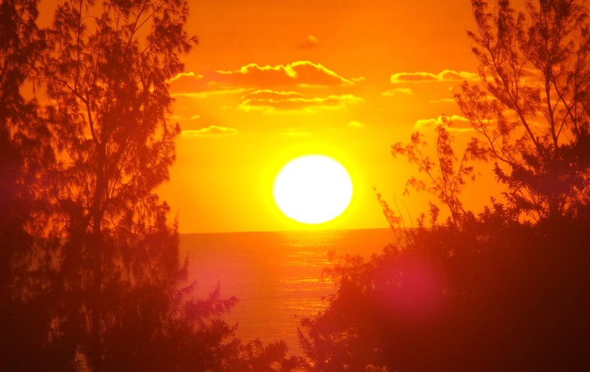 Le soleil se couche au soir du 15 septembre, depuis la terrasse