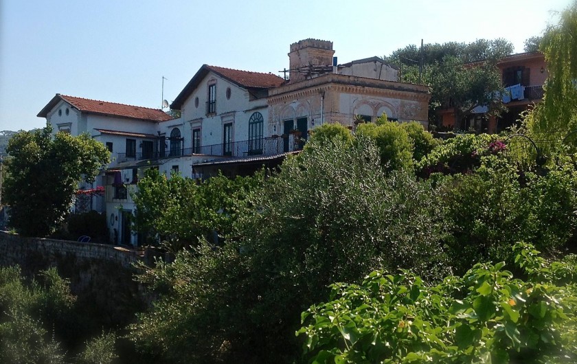 Location de vacances - Villa à Massa Lubrense - la villa vue de la rue