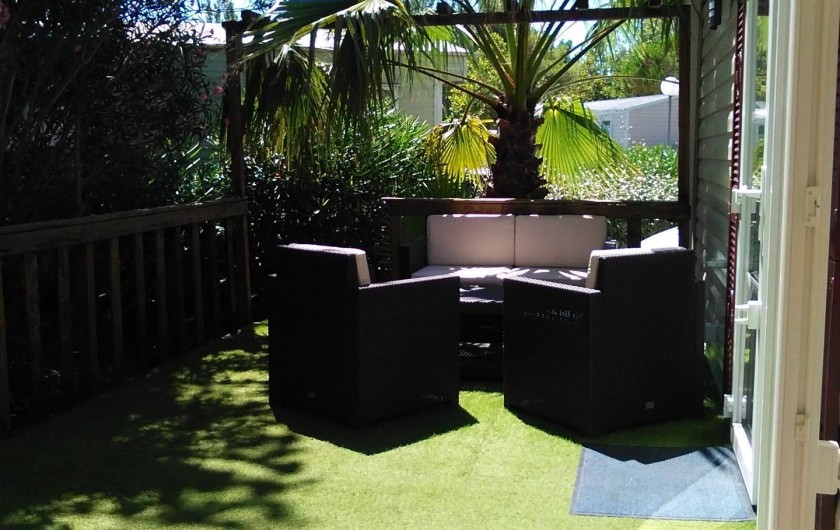 Location de vacances - Bungalow - Mobilhome à Vias - La terrasse - espace salon de jardin