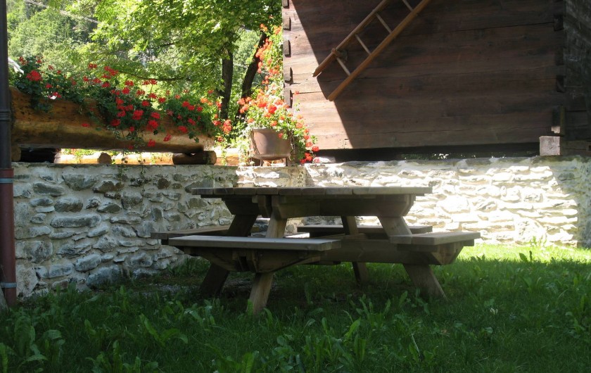 Location de vacances - Chalet à Les Houches - coin détente coin jardin