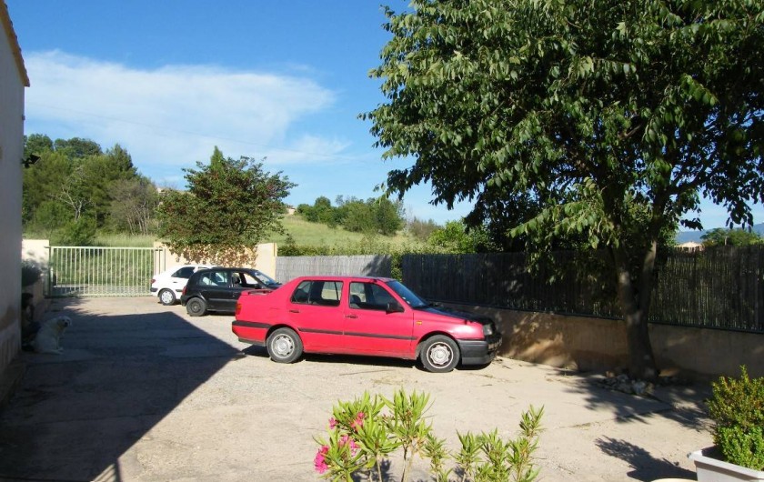 Location de vacances - Gîte à Gargas - Parking privé