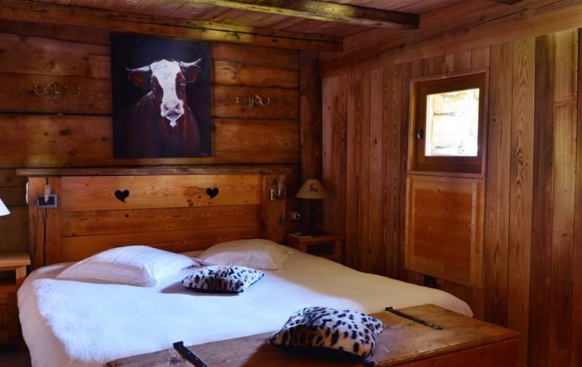 Location de vacances - Chalet à Flumet - Lit king size Chambre "le boeu de la cavale"