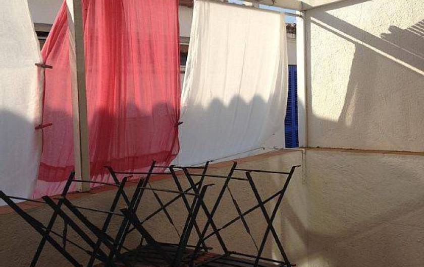 Location de vacances - Appartement à Cadaqués - terrace vu lateral mer