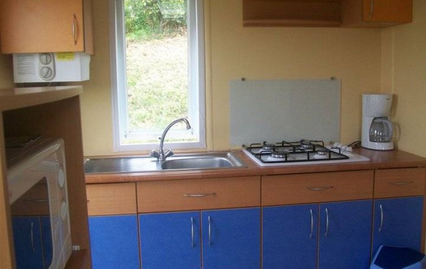 Location de vacances - Bungalow - Mobilhome à Villefranche-du-Périgord - Coin cuisine d'un Mobile Home ASTRIA 2p