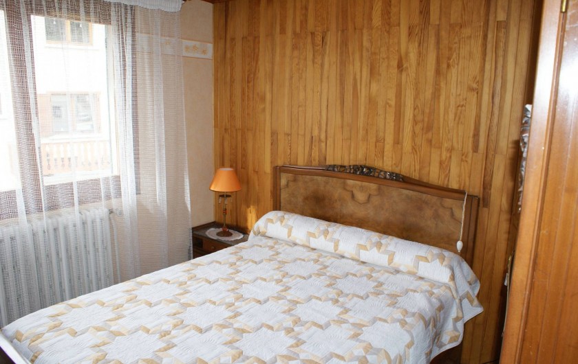 Location de vacances - Appartement à Lanslevillard - Deuxième chambre : lit pour deux personnes