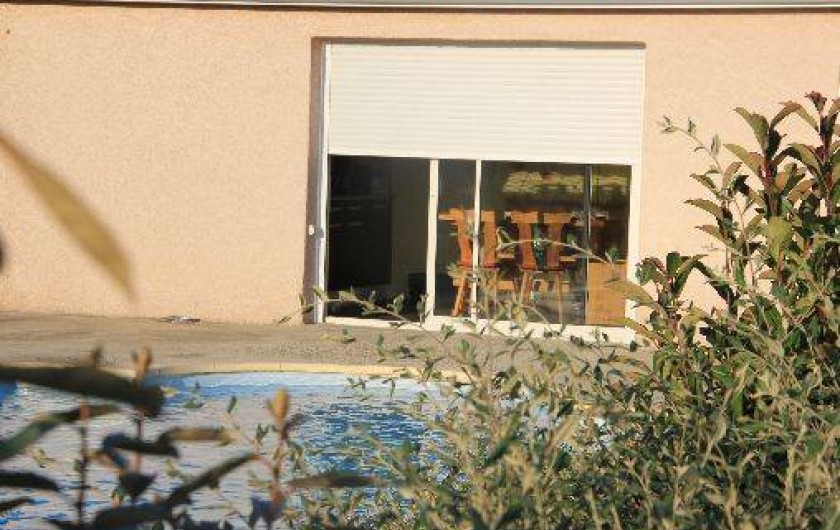 Location de vacances - Gîte à Trausse - cuisine face à la piscine