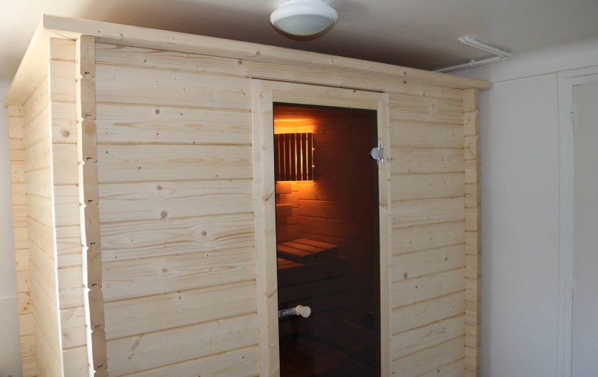 Location de vacances - Appartement à Aix-les-Bains - la cabine sauna massif, four traditionnel dans la pièce sport au rez de jardin