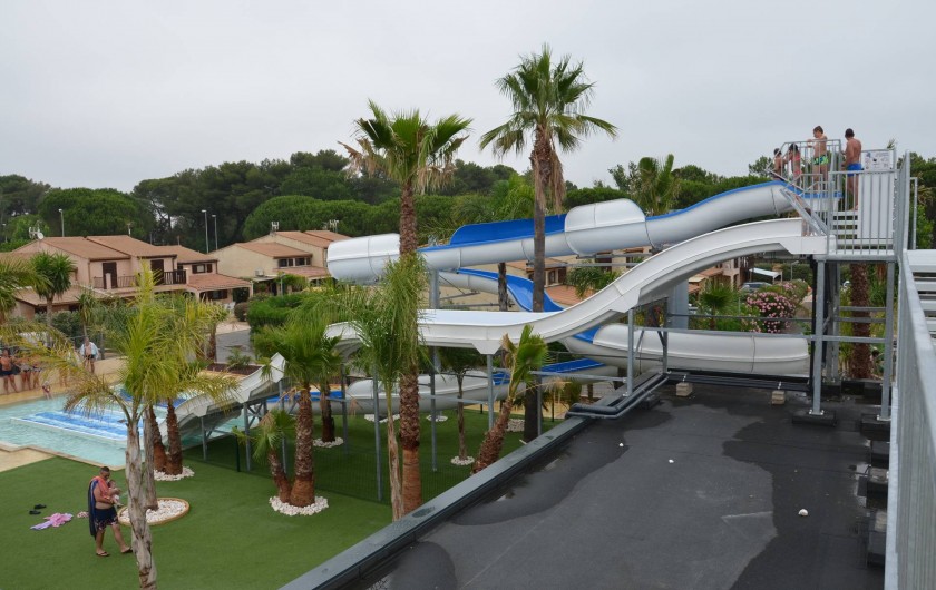 Location de vacances - Maison - Villa à Portiragnes Plage - Vue piscine avec toboggans