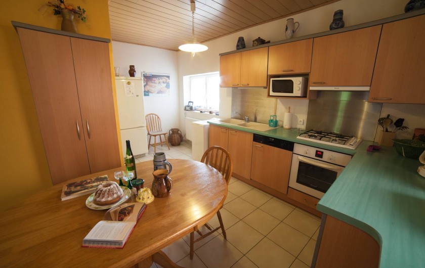 Location de vacances - Appartement à Oberrœdern - Espace repas pour 5 adultes. Prêt d'une chaise BB possible