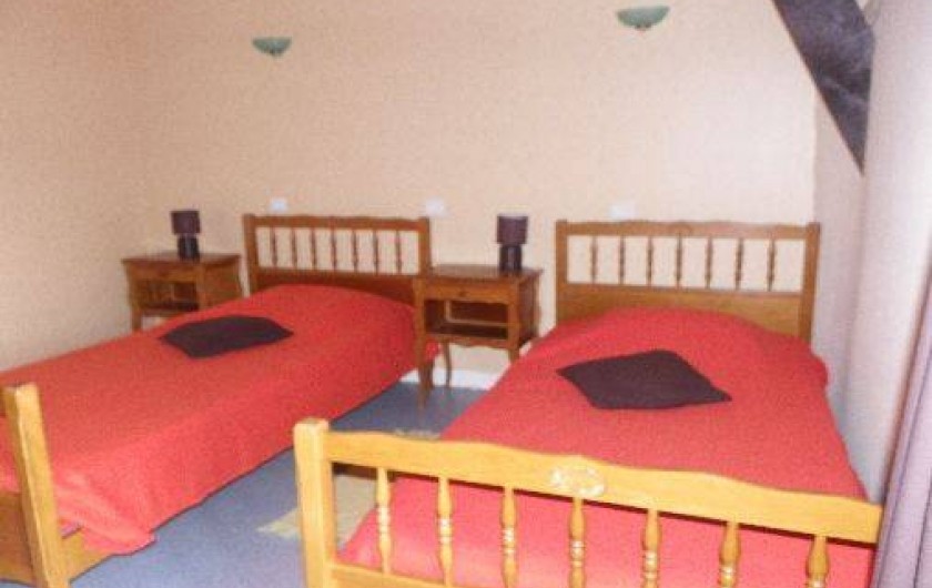 Location de vacances - Gîte à Combourg - chambre avec 2 lits de 90x140