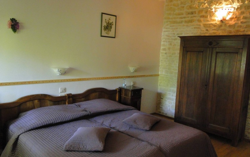 Location de vacances - Chambre d'hôtes à Andilly - La chambre Les Vignes aménagée avec un couchage extra large de 2  x 90