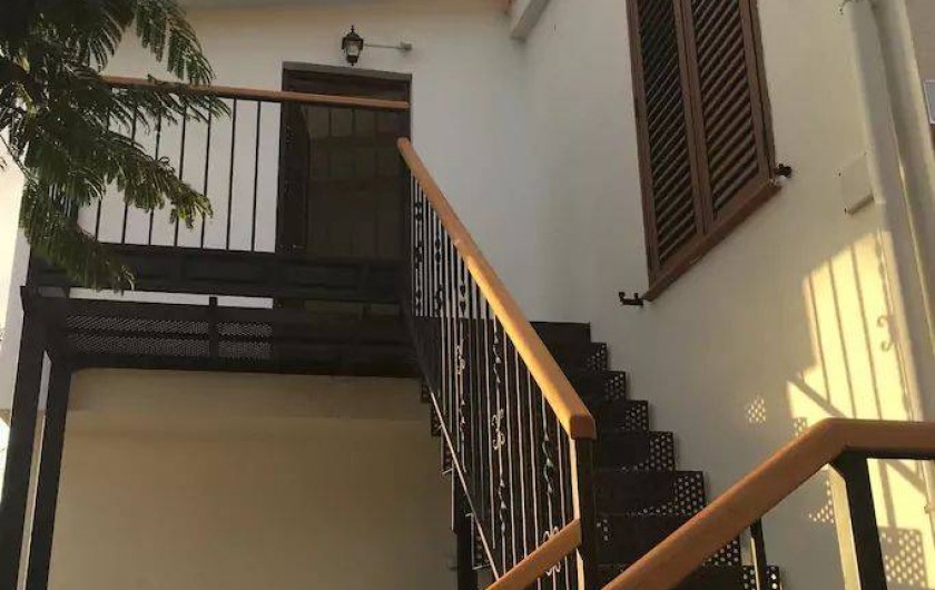 Location de vacances - Appartement à Cho - Accès par les escaliers du jardin