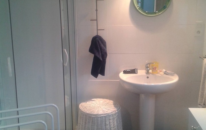 Location de vacances - Maison - Villa à Cornillon - salle de bain rez de chaussée, avec WC