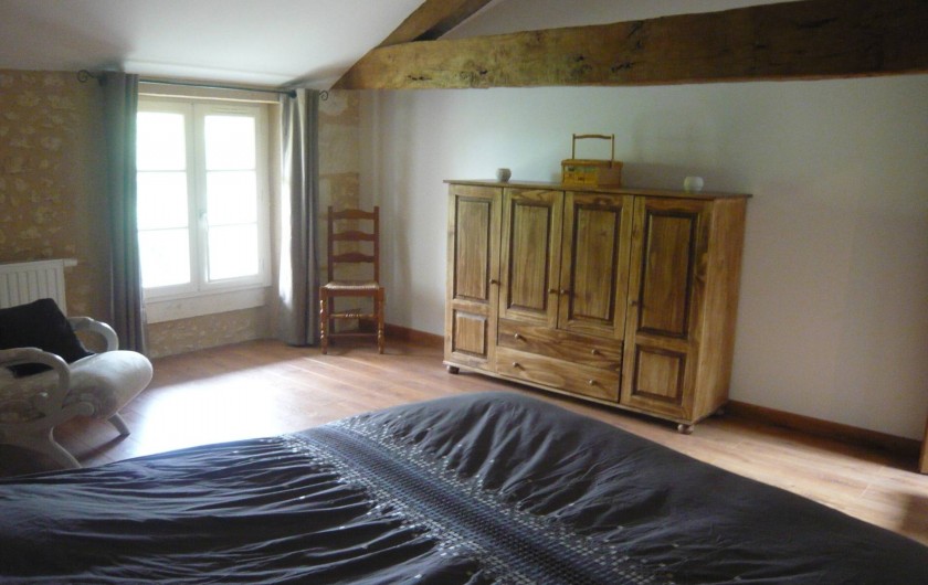 Location de vacances - Gîte à Saint-Aulaye - Chambre à l'étage 1 lit double (160 x 200)