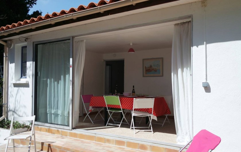 Location de vacances - Villa à Argelès-sur-Mer - Salle à manger baie ouverte