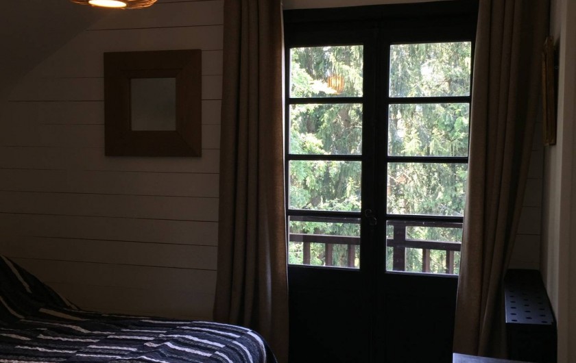 Location de vacances - Chalet à Megève - L'une des 3 chambres du haut avec ses 2 lits jumeaux joignables en un grand lit