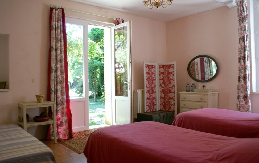 Location de vacances - Chambre d'hôtes à Saint-Léger - Suite familiale : chambre avec 2 lits de 90.
