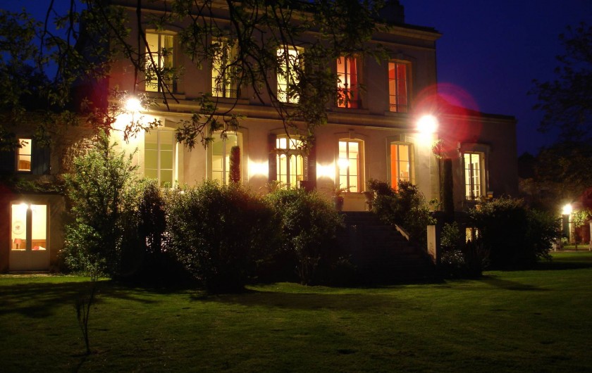 Location de vacances - Chambre d'hôtes à Saint-Léger - Façade sud avec sa grande terrasse