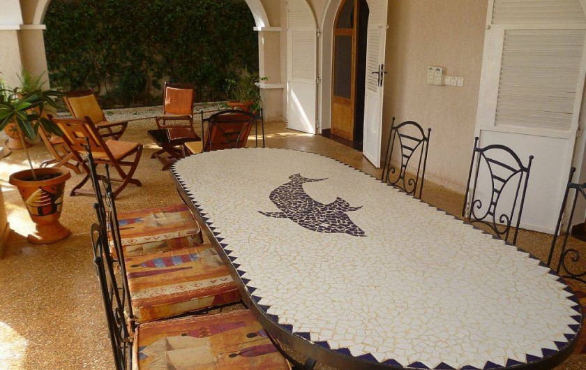 Location de vacances - Villa à Somone - bon repas sur la terrasse!! confotablement meublée face à la piscine