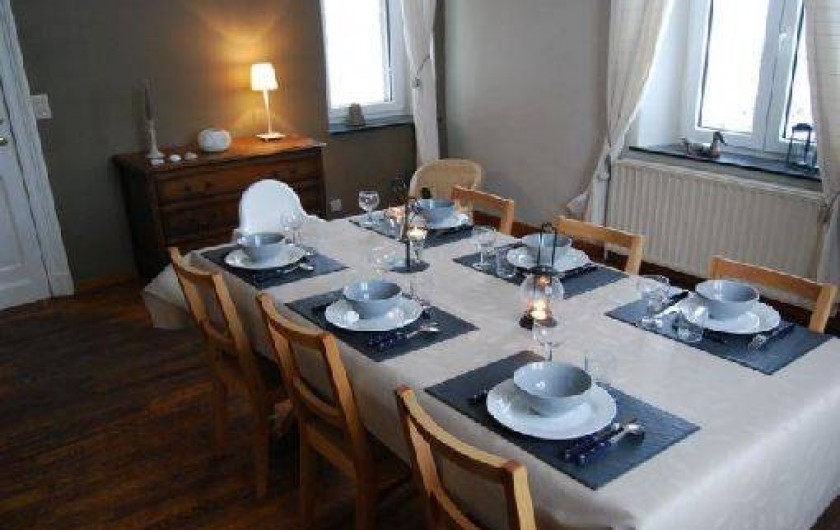 Location de vacances - Gîte à Dinant - living partie salle à manger avec 6 places assises