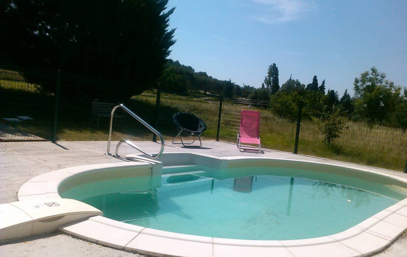 Location de vacances - Appartement à Cavaillon - piscine avec vue sur le parc du Luberon