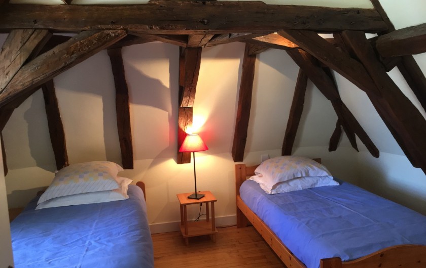 Location de vacances - Villa à Saint-Martin-des-Combes - Chambre avec deux lits simples