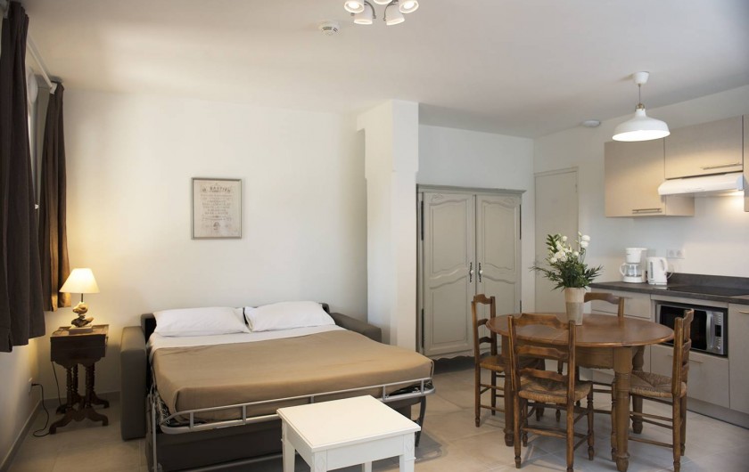 Location de vacances - Appartement à Martigues - Canapé lit déployé dans l'appartement E -  5 couchages