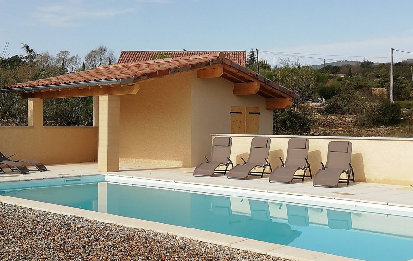 Location de vacances - Villa à Les Vans - La piscine avec poolhouse