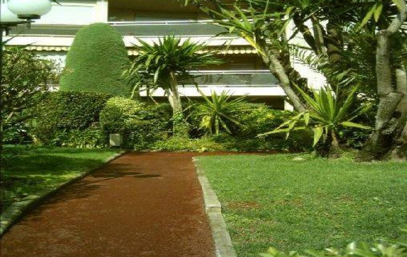 Location de vacances - Appartement à Cannes - Cannes beach- Jardins privé résidence.