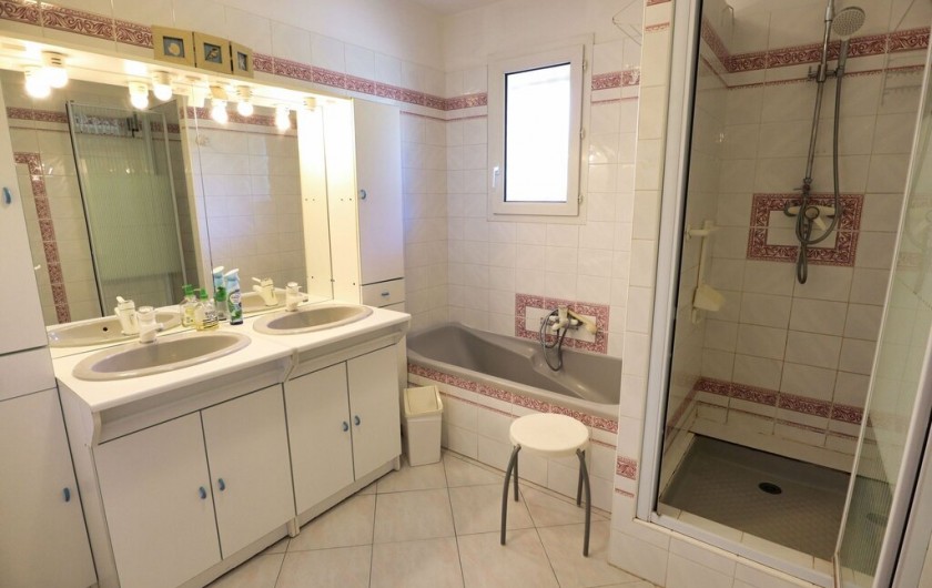 Location de vacances - Villa à Caromb - Salle de bain