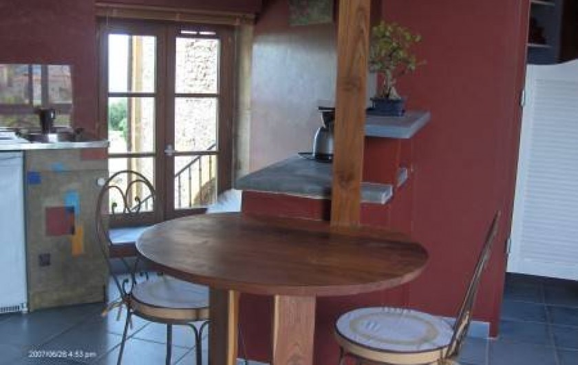 Location de vacances - Chambre d'hôtes à Saint-Laurent-d'Oingt - La chambre "le fenil" et son coin cuisine
