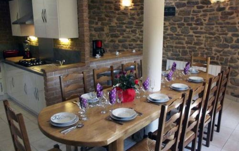 Location de vacances - Insolite à Baincthun - La cuisine et sa table à manger (10 personnes)