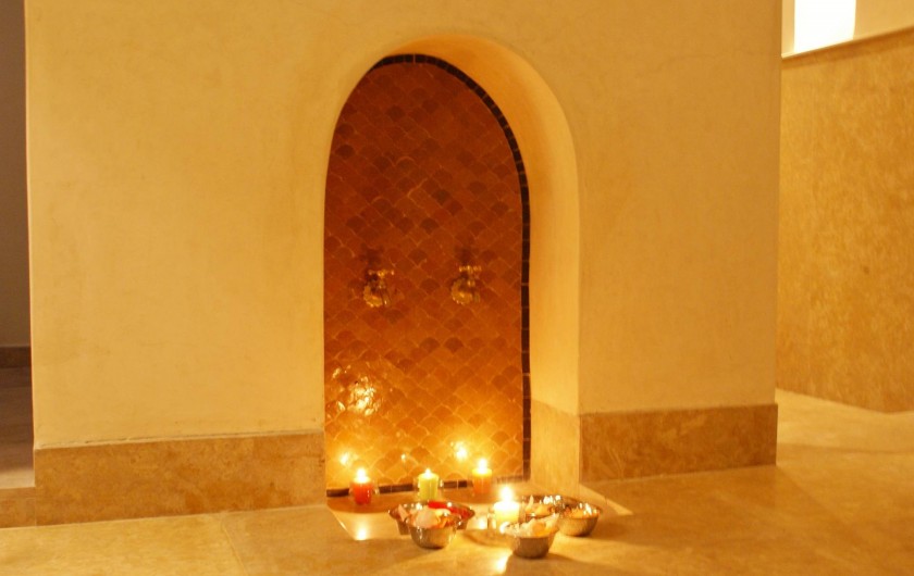 Location de vacances - Riad à Marrakech - Salle tiède du hammam de la Kasbah Aâlma d'Or à Marrakech