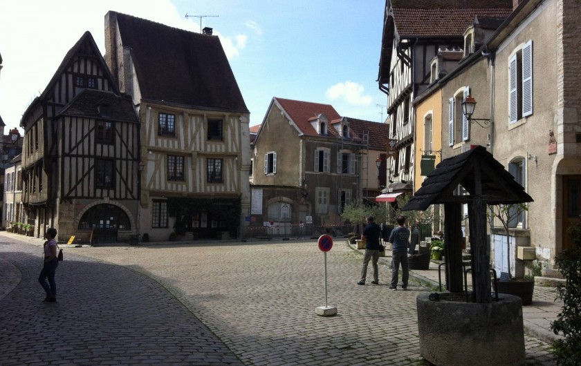 Location de vacances - Chambre d'hôtes à Grimault - Noyers sur Serein 89310 Cité médiévale classée parmi les plus beaux villages