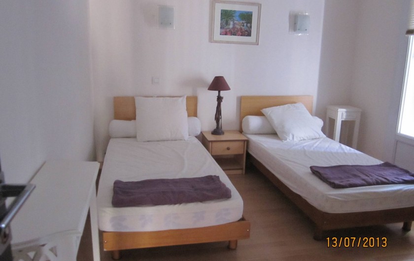 Location de vacances - Appartement à Saint-Raphaël - chambre 2 avec 2 lits jumeaux en 90