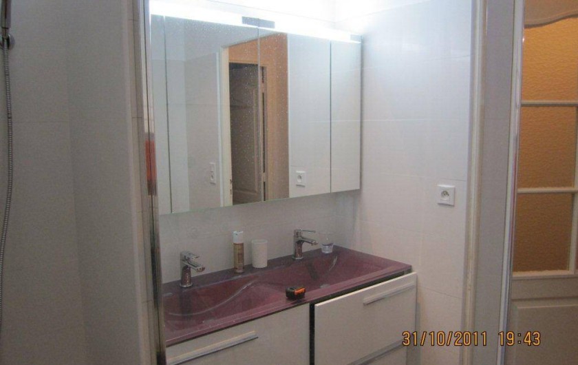 Location de vacances - Appartement à Saint-Raphaël - salle d'eau avec douche italienne