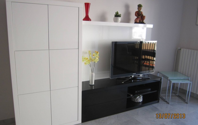 Location de vacances - Appartement à Saint-Raphaël - meuble salon avec TV lecteur DVD films disponibles