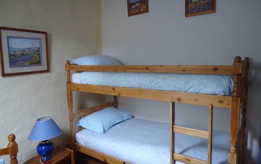 Location de vacances - Gîte à Marminiac - Chambre 2  ( 3 couchages : 1 lit simple et 2 lits superposés)