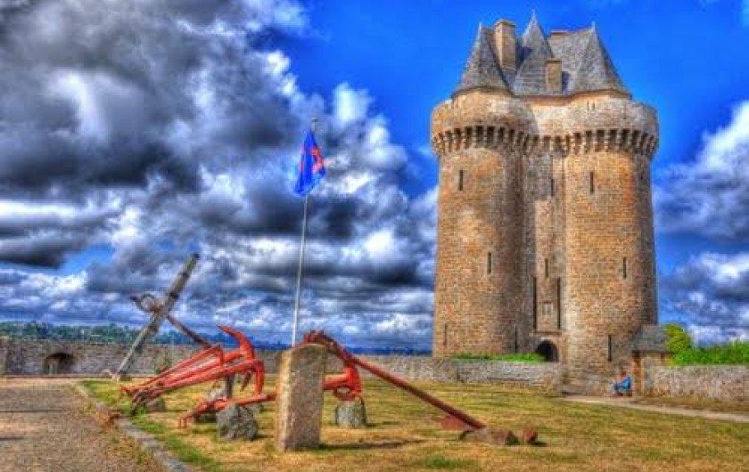 Location de vacances - Maison - Villa à Saint-Malo - La tour Solidor qui protège l'antique  cité d'Alet, berceau de St Malo