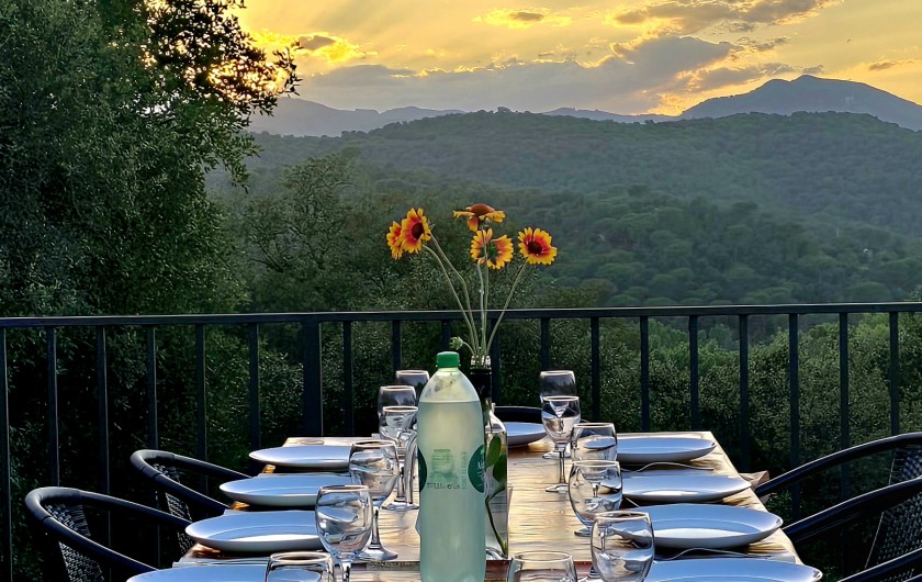 Location de vacances - Mas à Maçanet de la Selva - Cena en la terraza