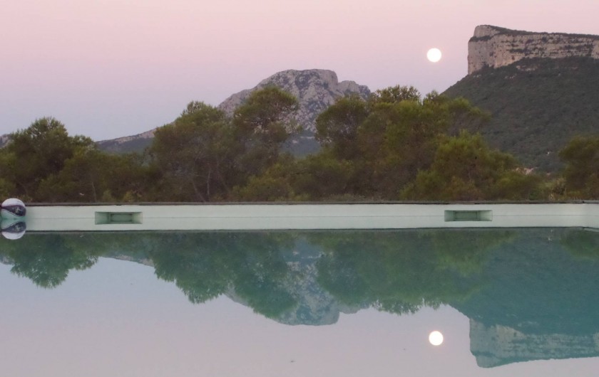 Location de vacances - Villa à Valflaunès - Pleine lune sur la piscine